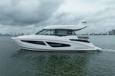 42' Regal 2018 Yacht For Sale
